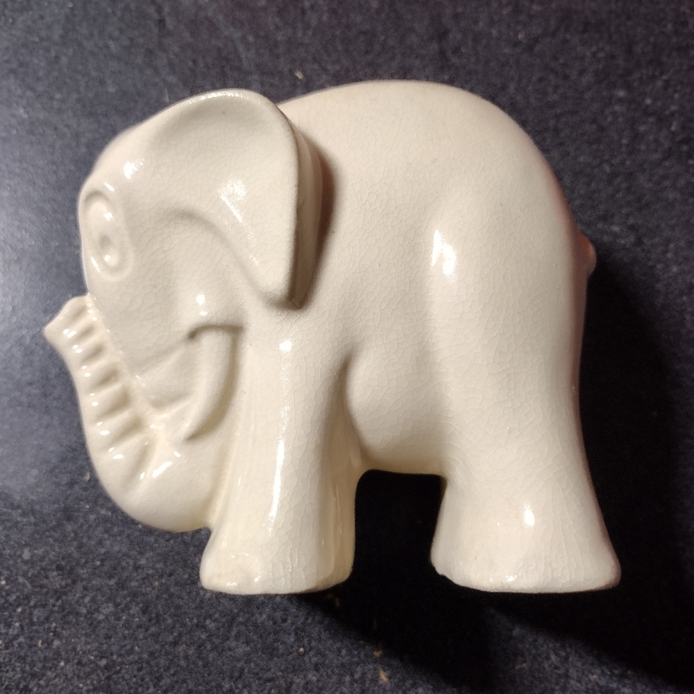 Brush McCoy Cream Elephant Small Planter Mid Century - Picture 3 of 5